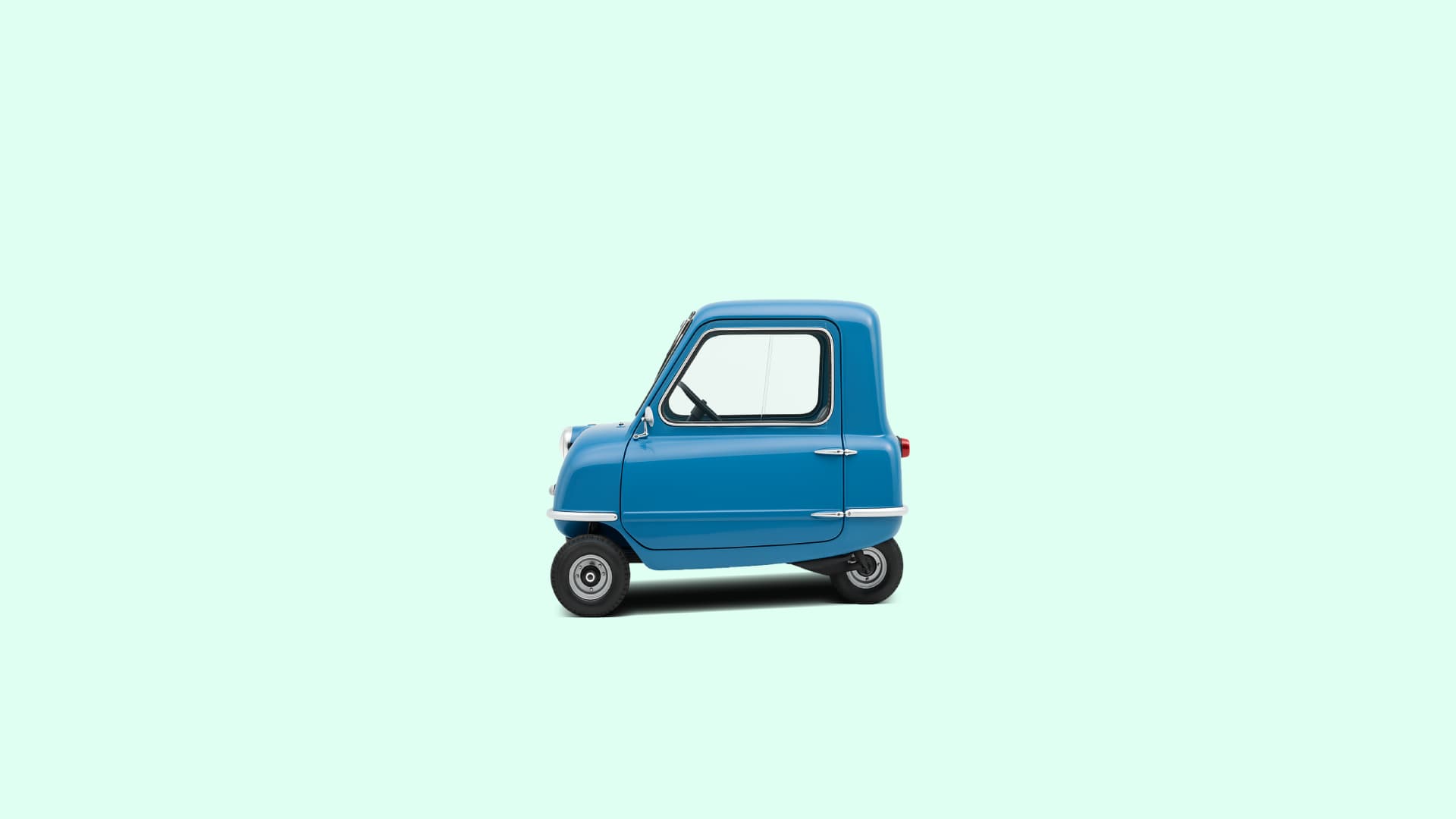 smallest-car-in-the-world-peel-p50-vs-golf-sandero-peel-p50