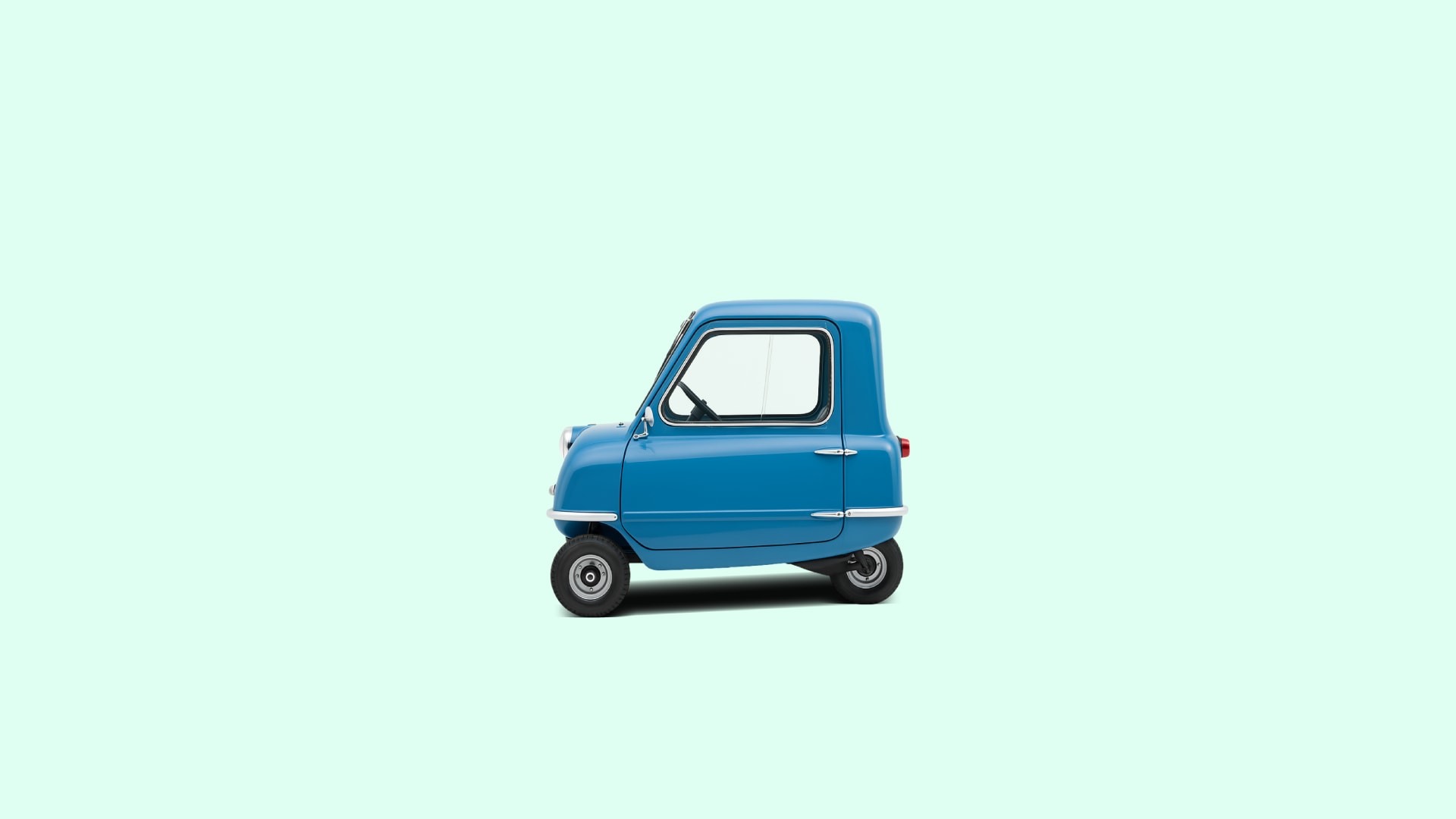 smallest-car-in-the-world-peel-p50-vs-golf-sandero-peel-p50